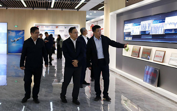 中國(guó)鋼研黨委副書(shū)記、總經(jīng)理高宏斌一行 到航產(chǎn)集團(tuán)調(diào)研